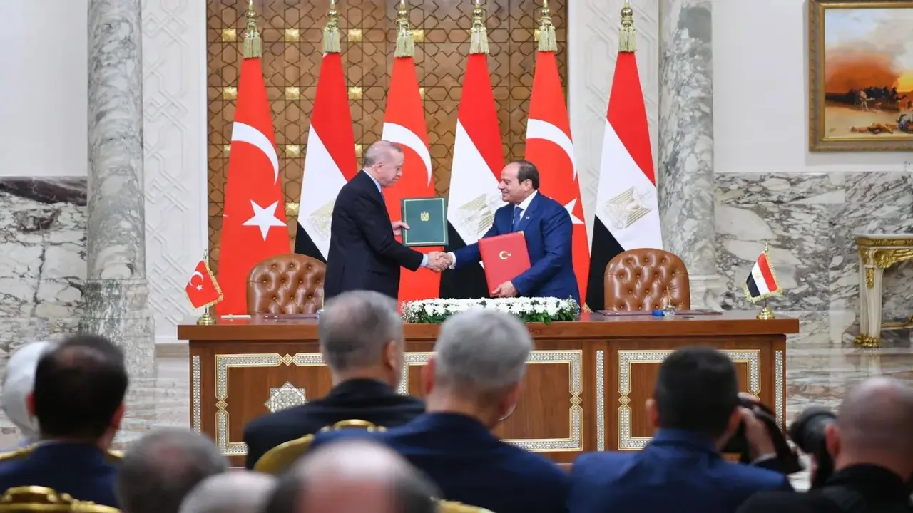 التعاون العسكري بين مصر وتركيا يتصاعد وسط قلق إسرائيلي من حرب إيران
